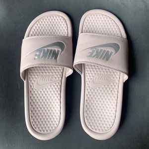 Nike slides size 8 women’s